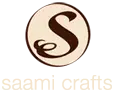 Ein Logo für saamisches Kunsthandwerk mit einem Buchstaben „S“ in einem Kreis.